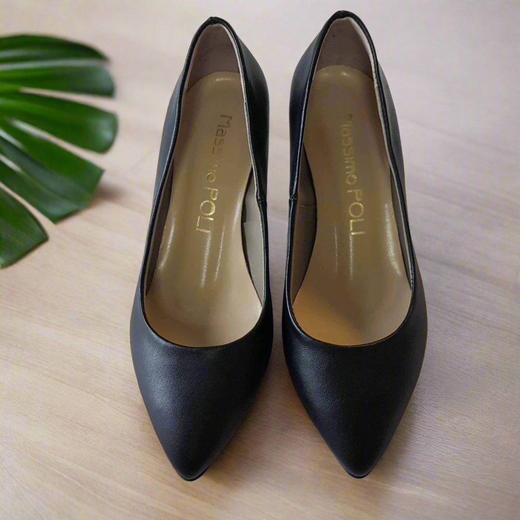 Pointed toe kitten heels in black