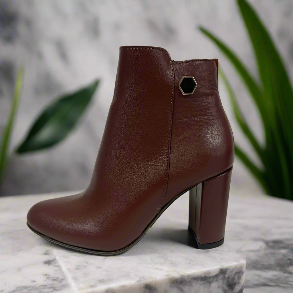 Brown leather petite ankle boots with black brooch 