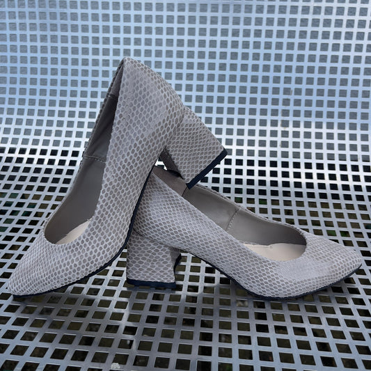 Light grey BEA petite genuine leather block heels with a 5.5cm heel height and textured pattern, displayed on a metal grid.