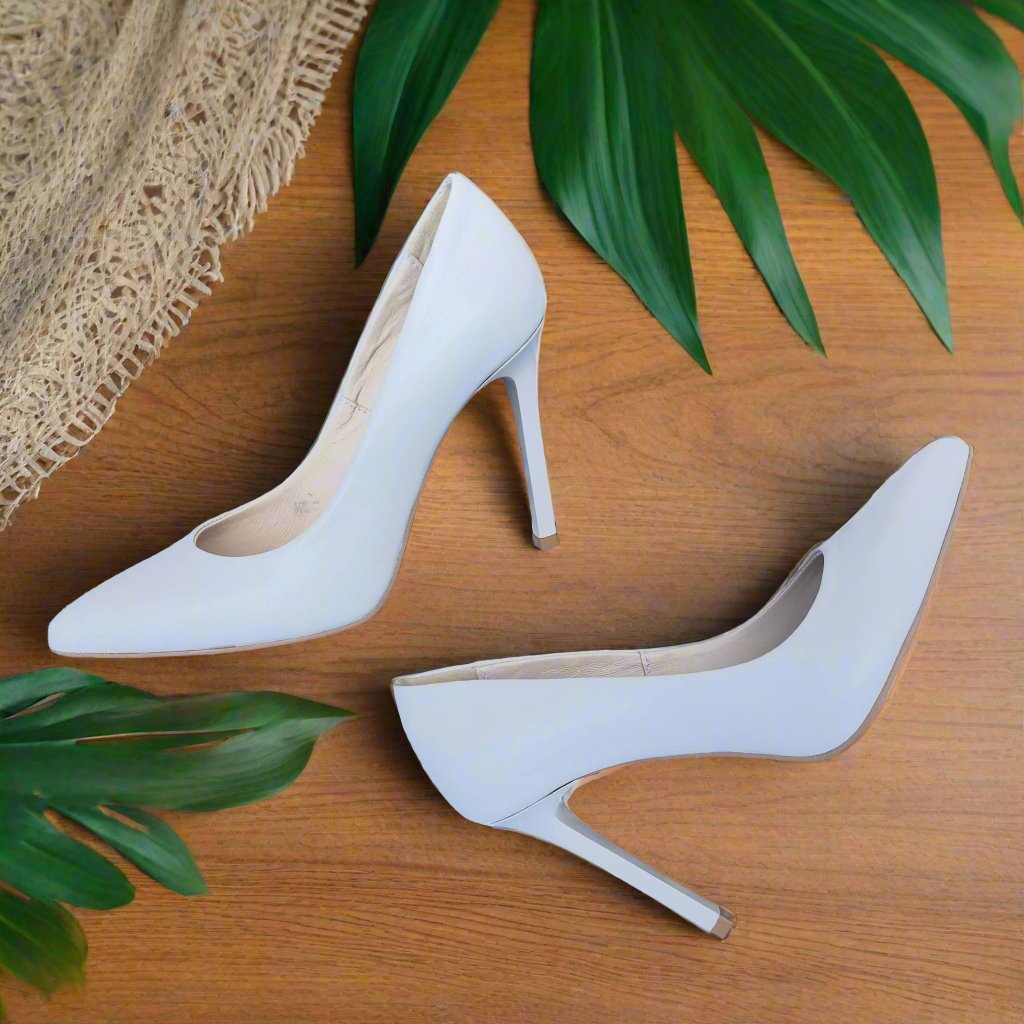 Petite court shoes in nude leather