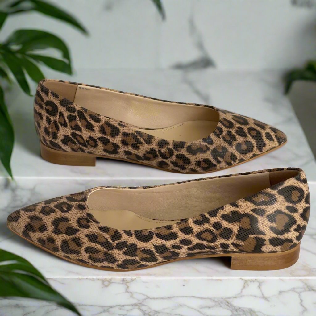 Pointed toe leopard print ballerina shoes in petite size