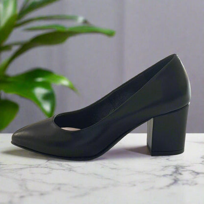 Petite court heels in black leather