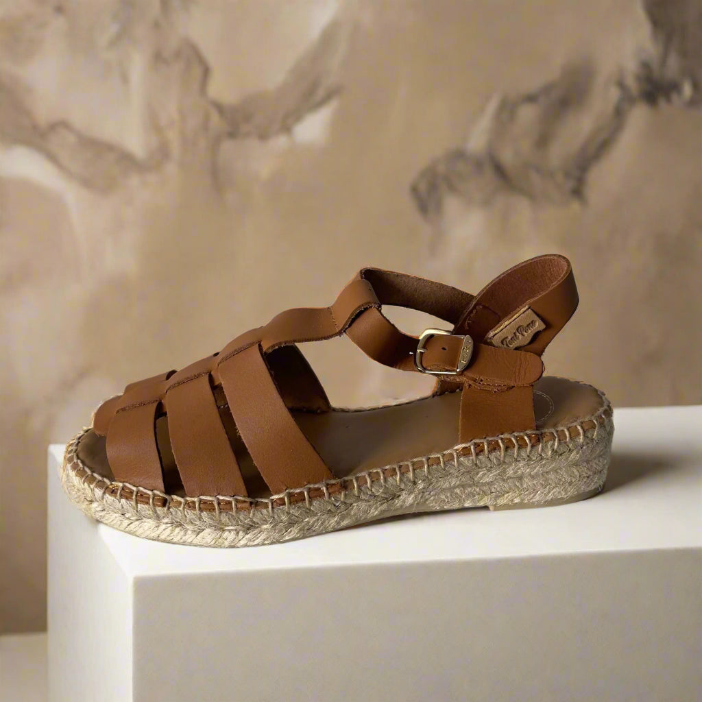 Small size ladies sandals in brown leather with jute wedge