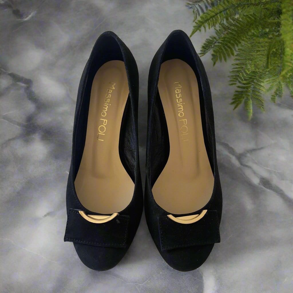 Round toe court shoes in black suede and gold buckle