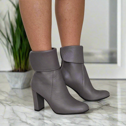 Ankle boots in grey leather