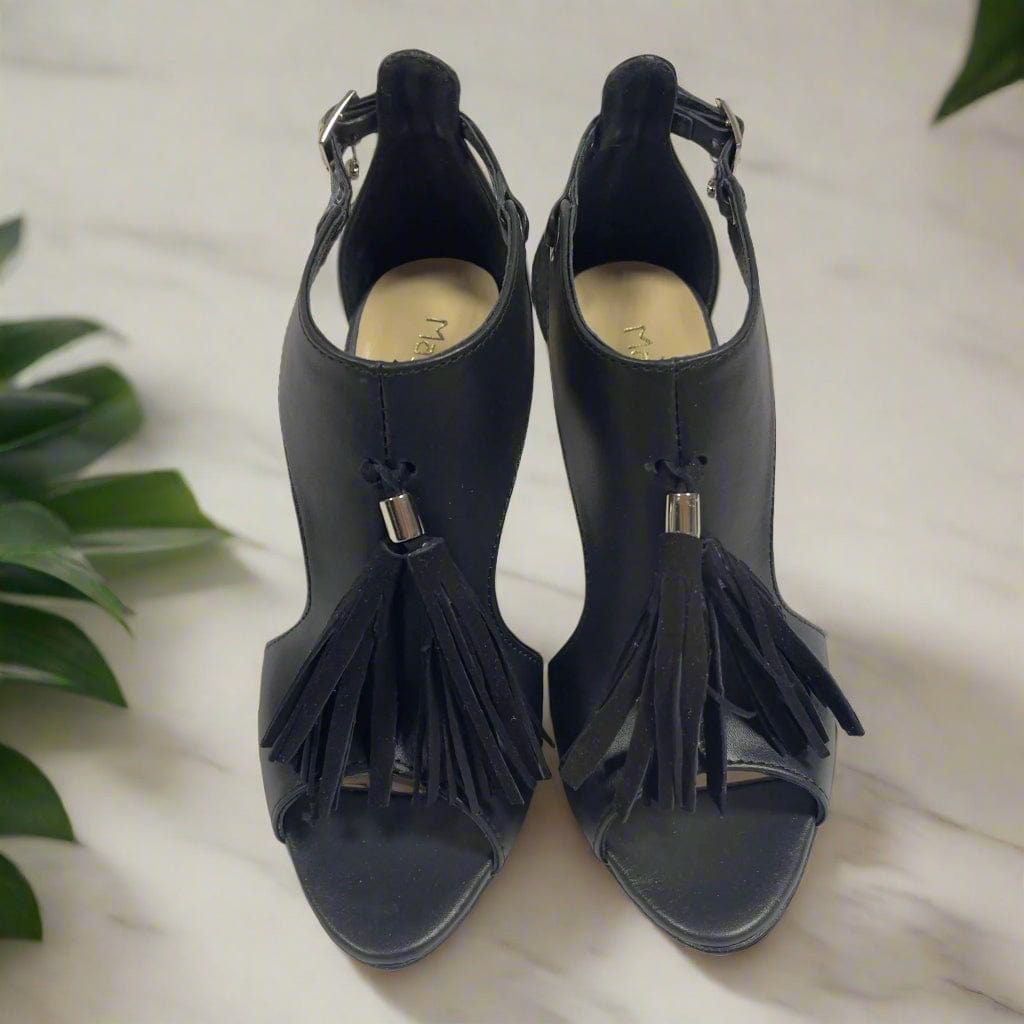 Petite open toe sandals with a tassel in black leather  