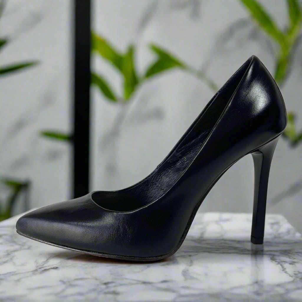 Petite court shoes in black leather