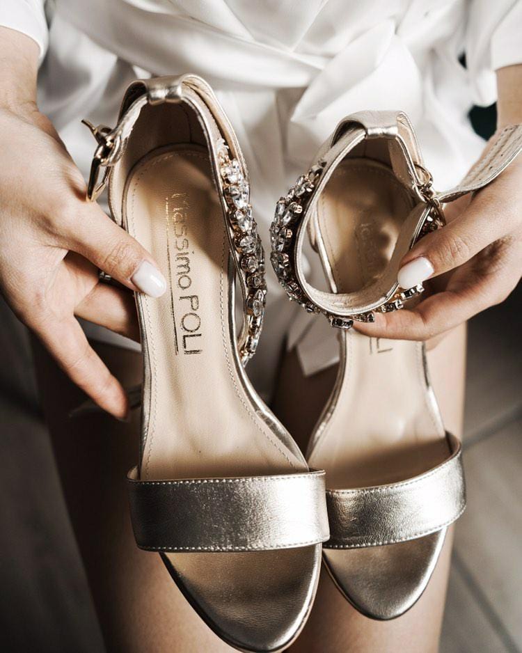 Wedding sandals in gold leather with swarovski crystals