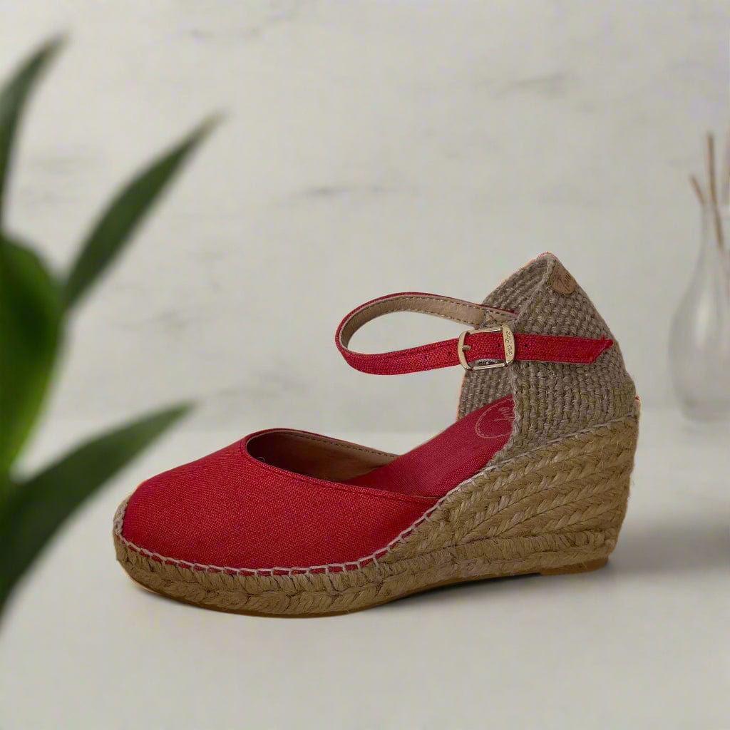 Espadrilles in red canvas with jute wedge