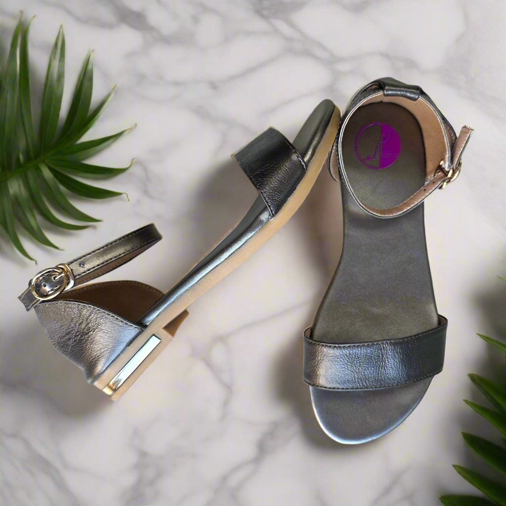 Small size ladies sandals in champagne leather