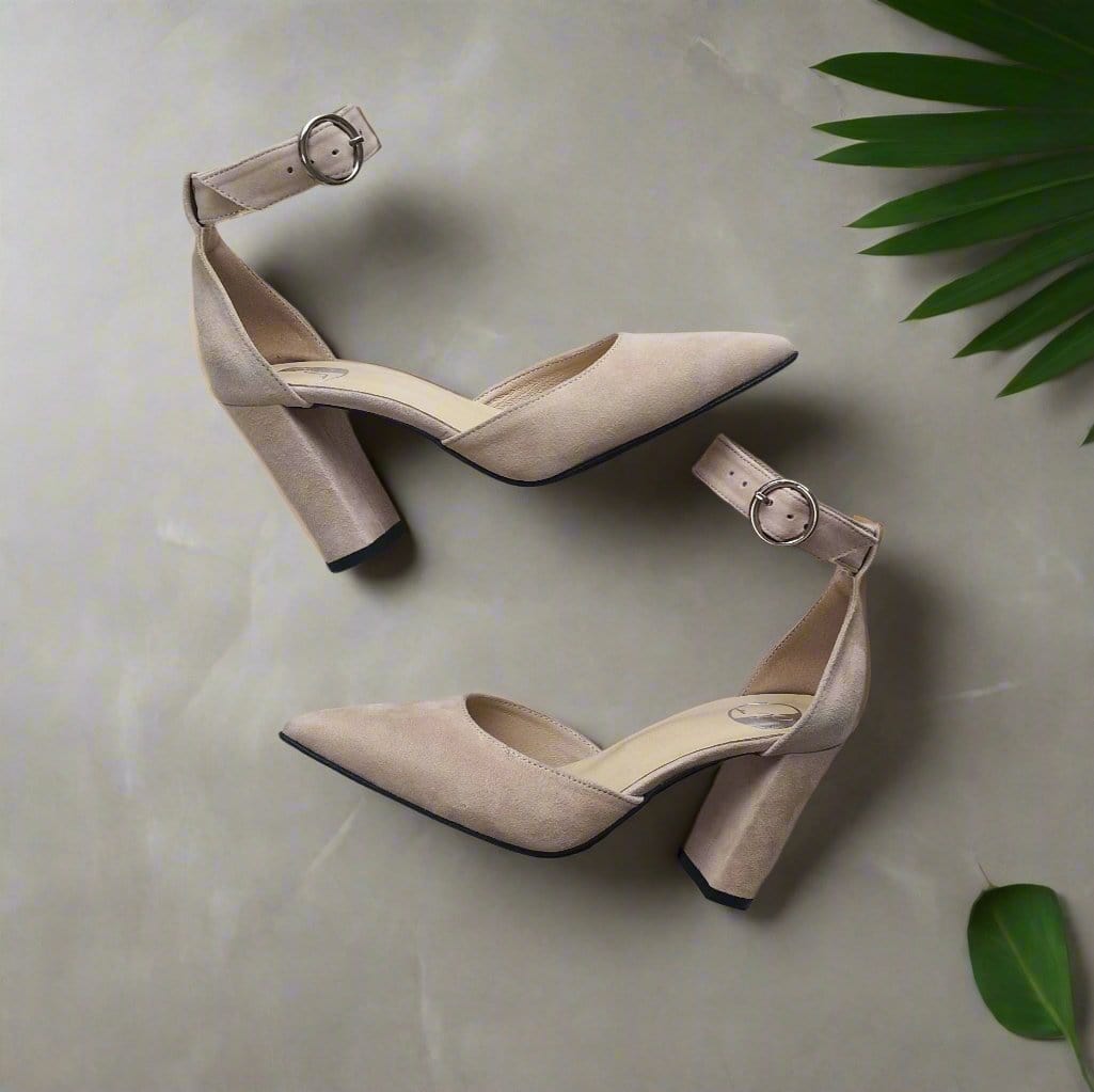 Petite court heels in nude leather