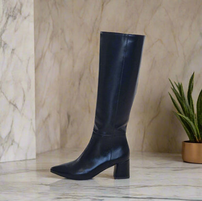 Pointed toe knee high boots in black leather