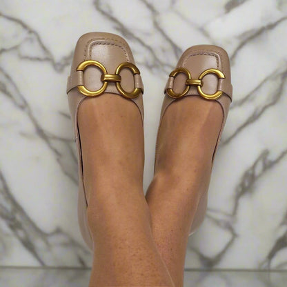 Gold buckle ballerina pumps in beige leather