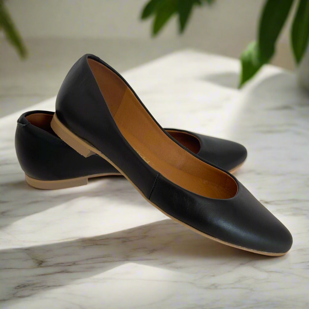 Pretty small shoes for ladies in Italian leather