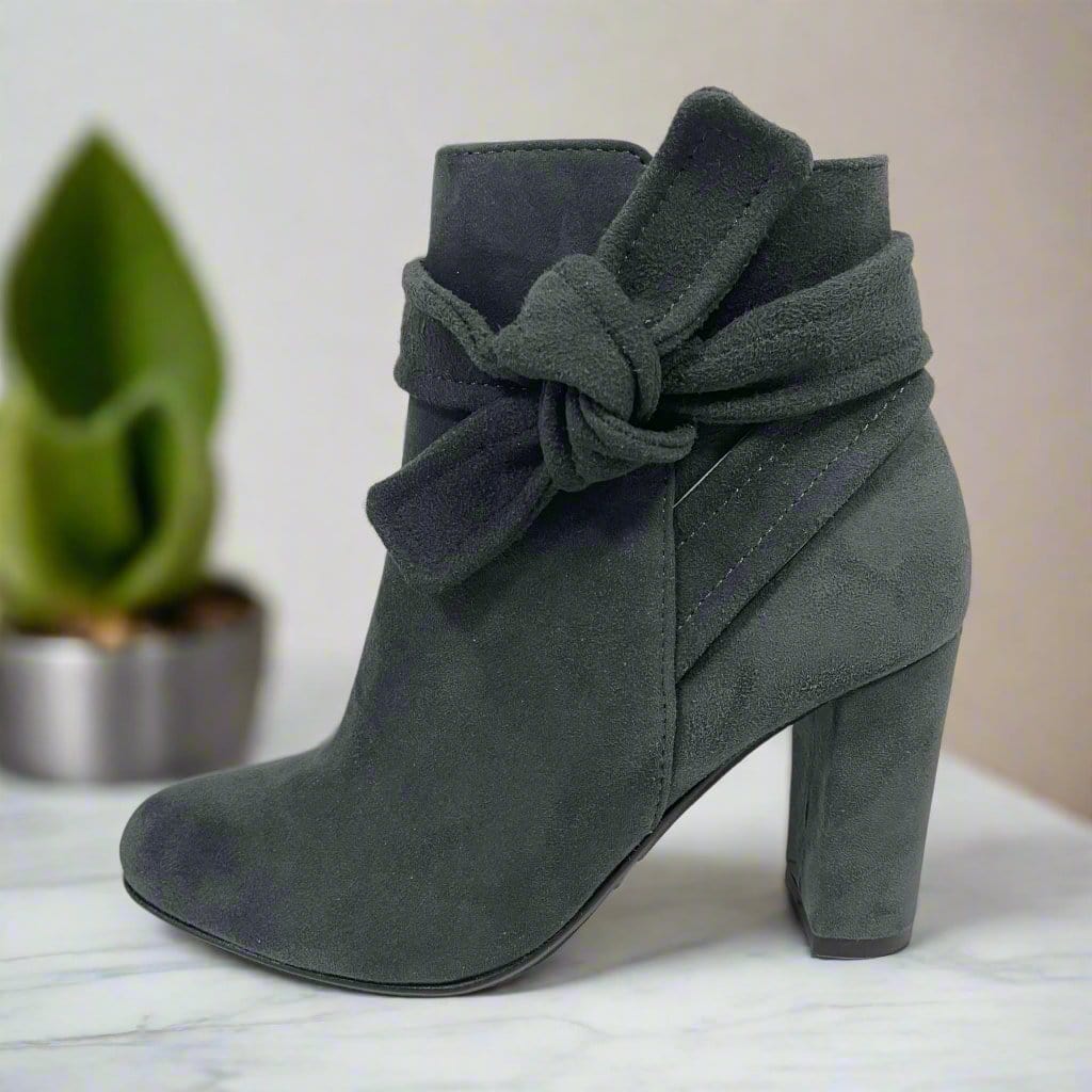 Petite ankle boots in grey suede set on a block heel 