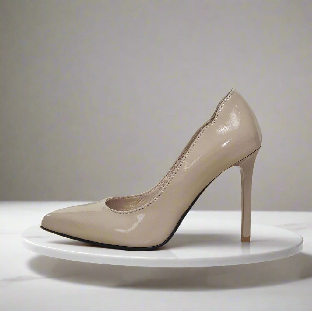 Petite thigh heel in nude patent leather 