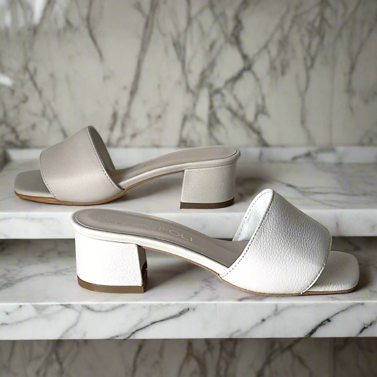 Small size slider shoes set on a block heel