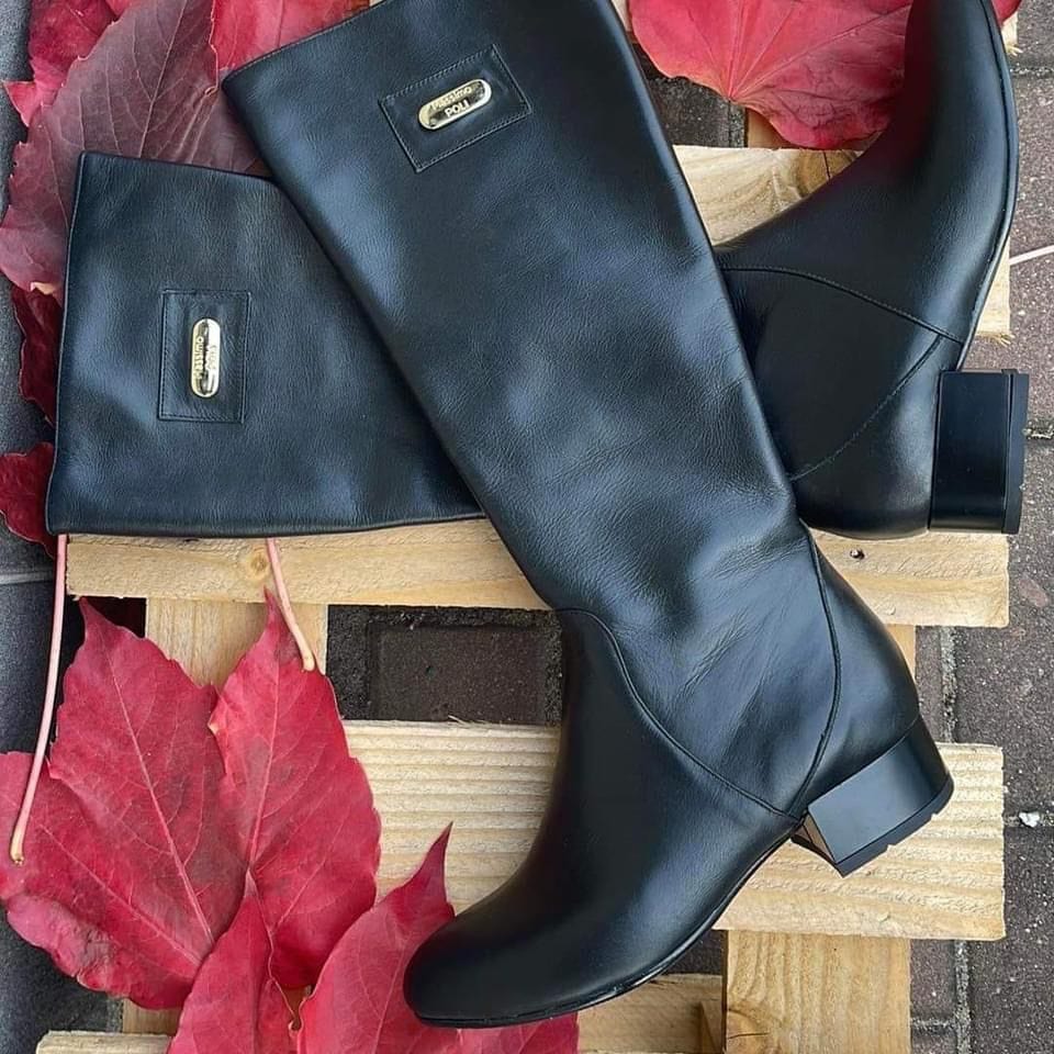 Size 2 knee hot sale high boots